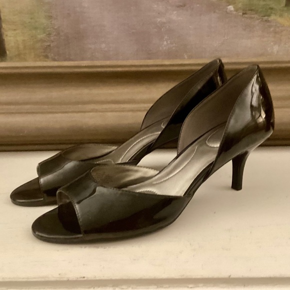 Bandolino Women's Nubilla Peep Toe Patent leather Black heels size 10 M Formal - Picture 1 of 14